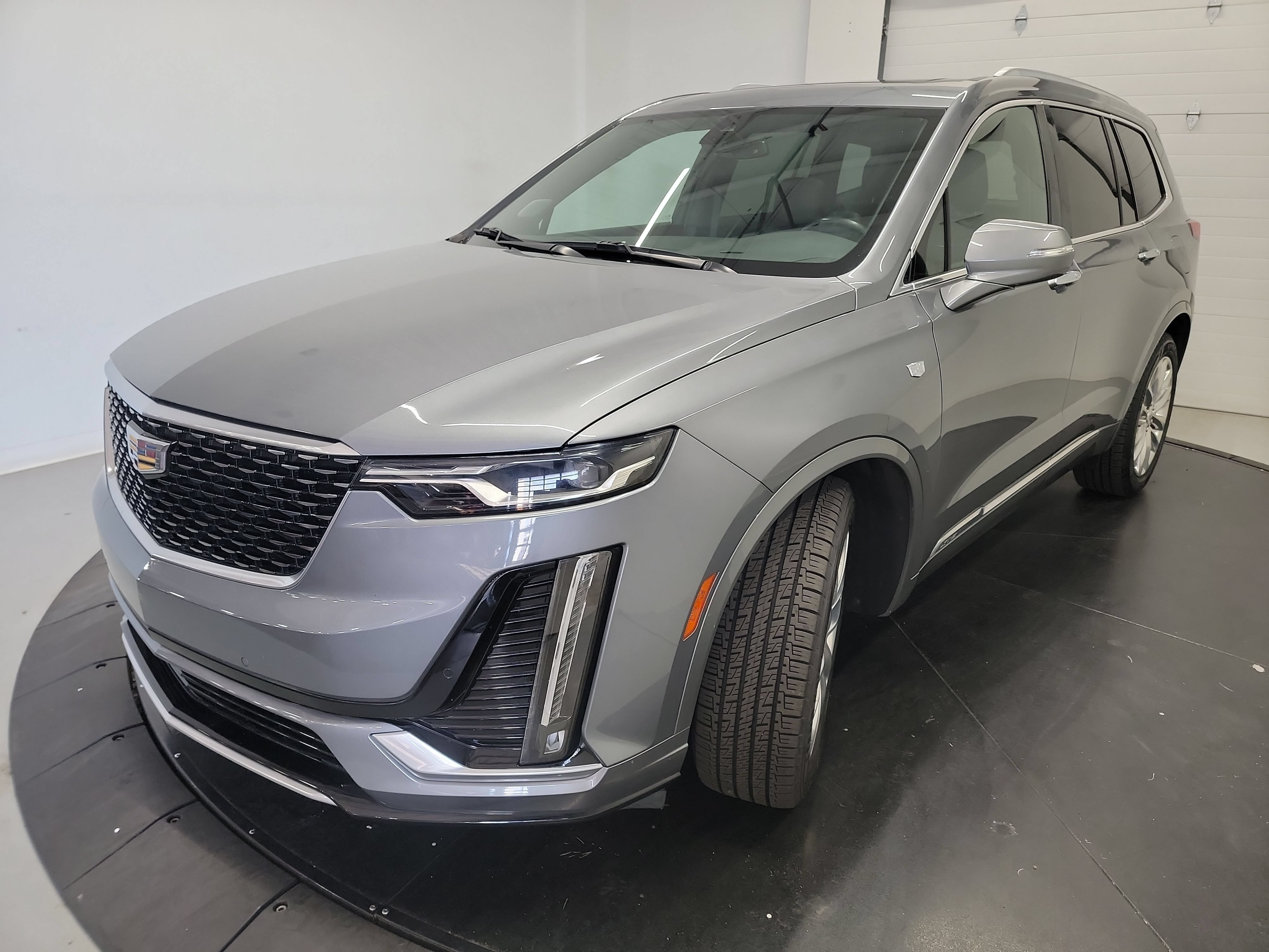 Used 2020 Cadillac XT6 Premium Luxury FWD image 3