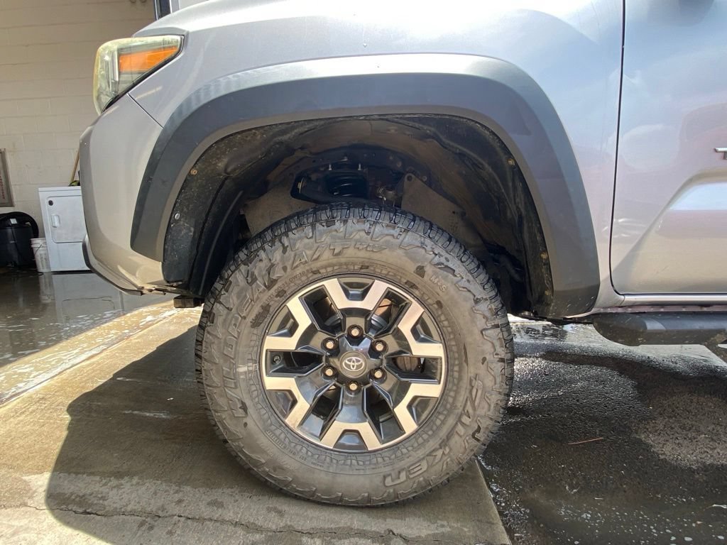 Used 2020 Toyota Tacoma TRD Off-Road w/ Technology Package RWD image 29