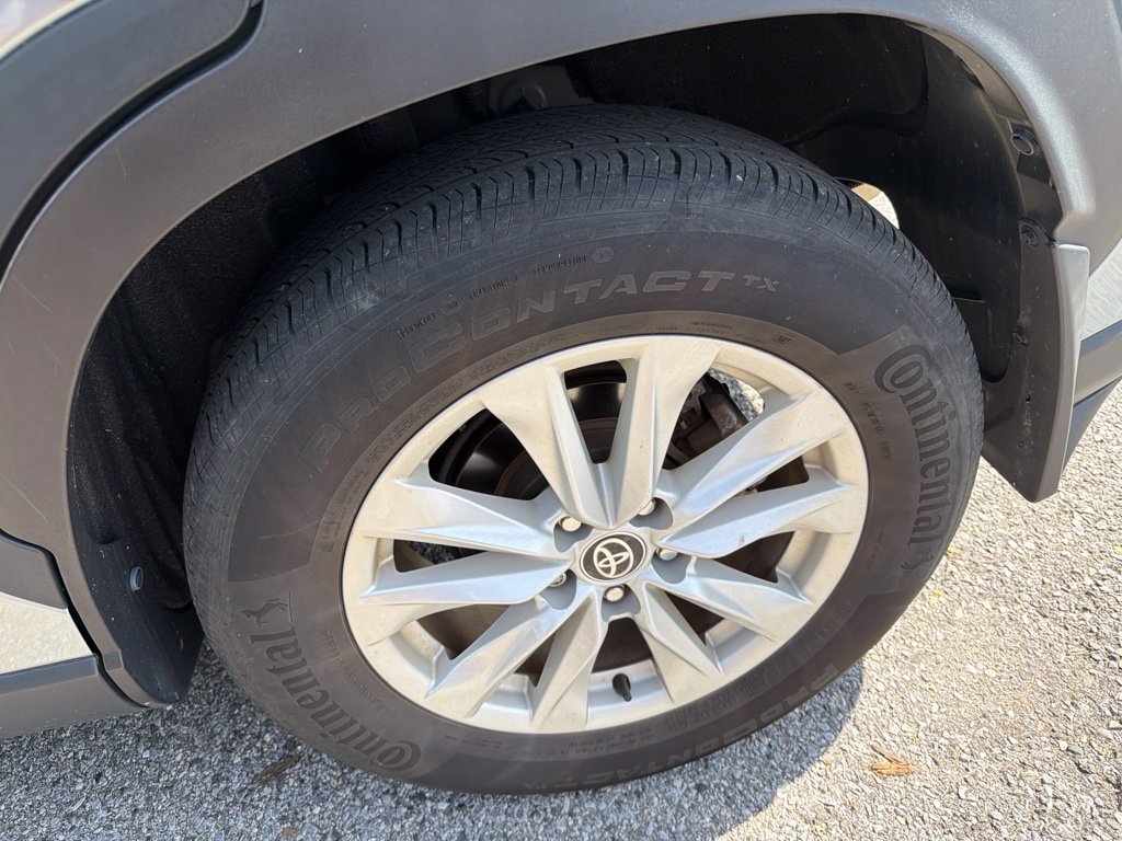 Used 2023 Toyota Corolla Cross LE w/ Moonroof Package AWD/4WD image 9