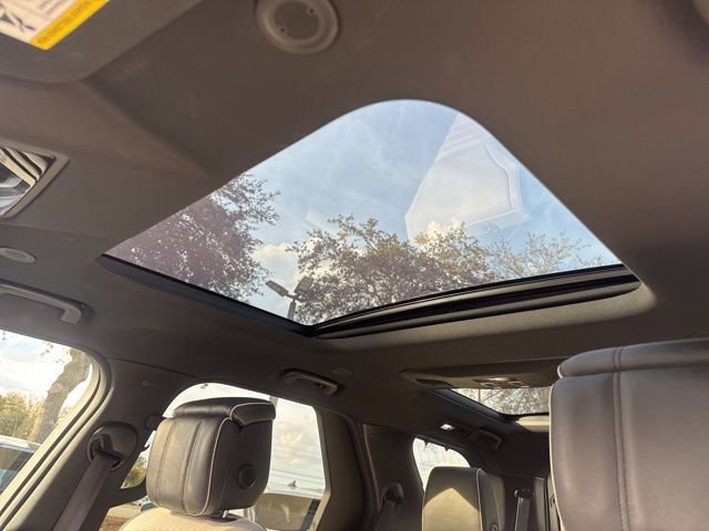 Used 2021 Land Rover Discovery HSE R-Dynamic image 25