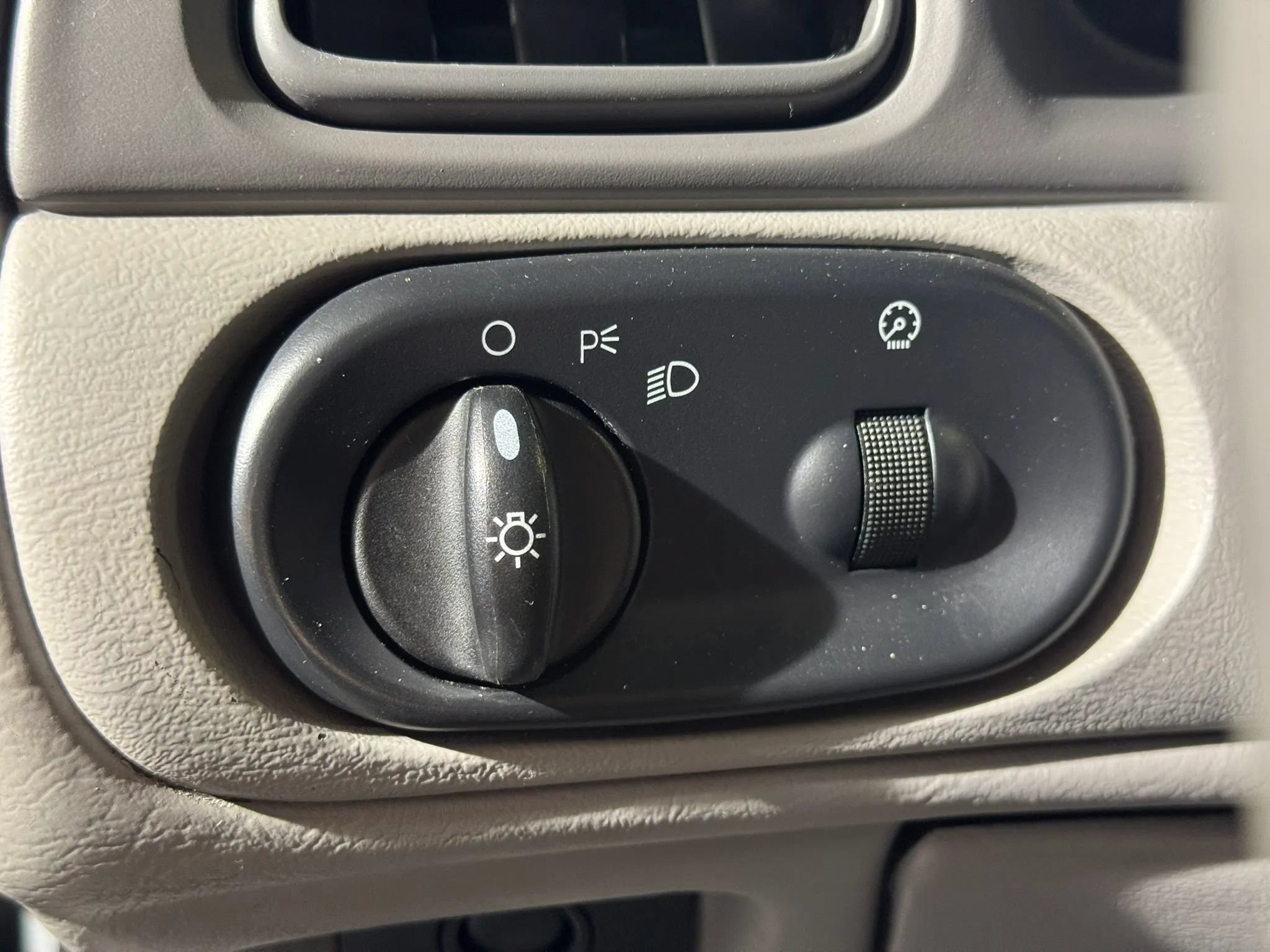 Used 2007 Ford Taurus SE FWD image 10