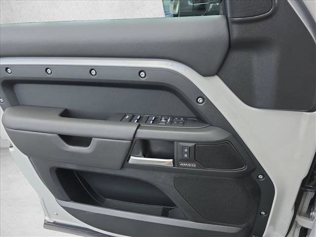 New 2026 Land Rover Defender 110 X-Dynamic SE image 23