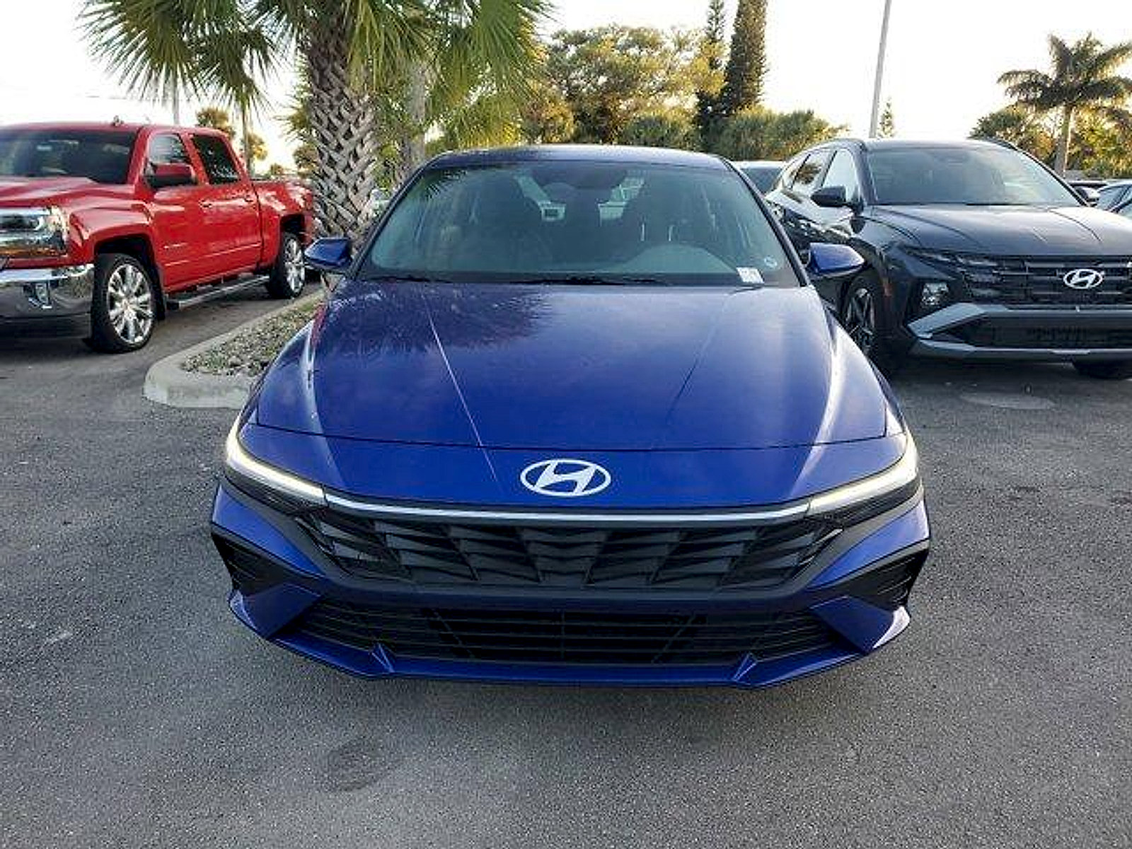 New 2025 Hyundai Elantra SE FWD image 2