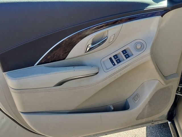 Used 2015 Buick LaCrosse FWD image 24