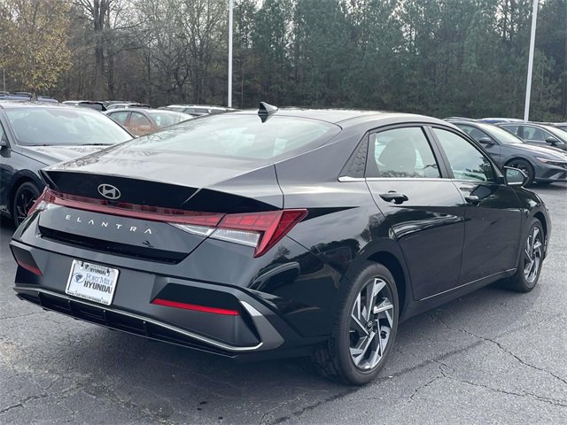 Certified 2025 Hyundai Elantra SEL image 6