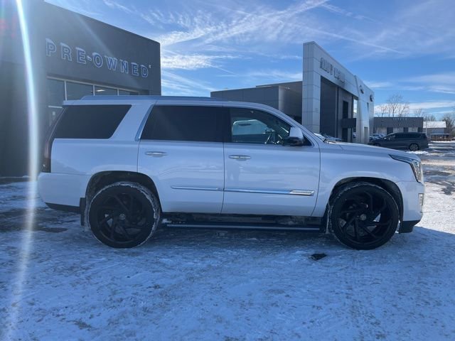 Used 2016 Cadillac Escalade Premium image 3