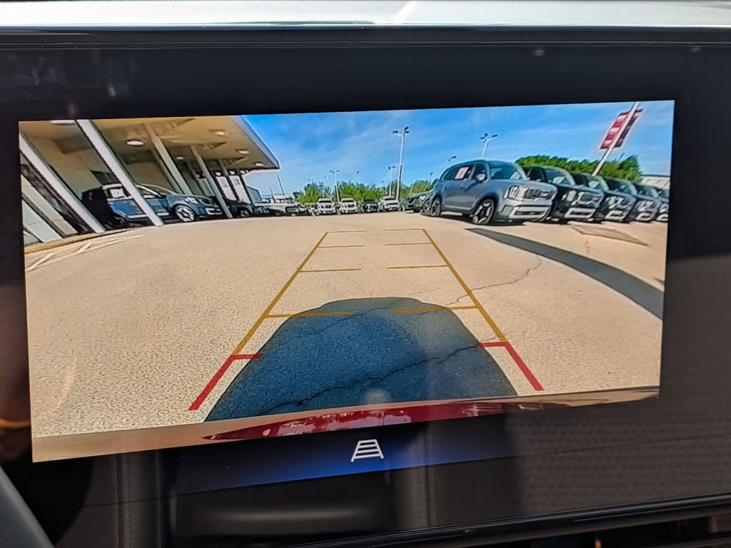 Used 2025 Chevrolet Trax LT w/ LT Convenience Package image 16