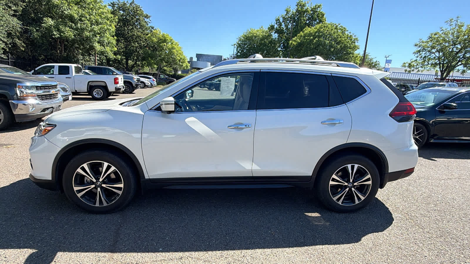 Used 2020 Nissan Rogue SV w/ Sun & Sound Touring Package AWD/4WD image 8