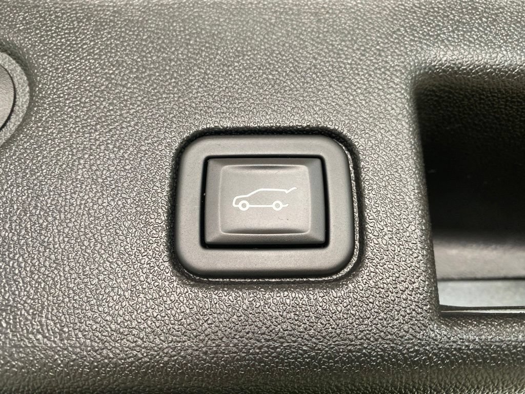 Used 2023 Chevrolet Equinox LT AWD/4WD image 11