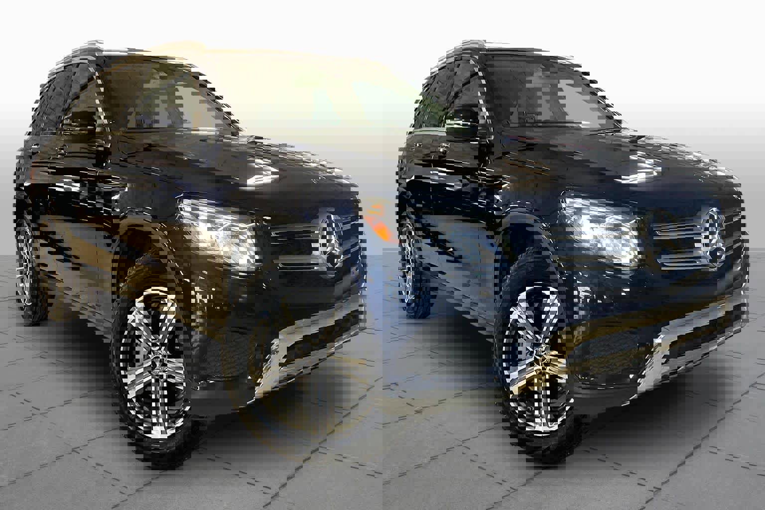 Used 2019 Mercedes-Benz GLC 300 image 2