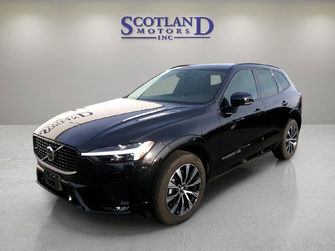 Used 2025 Volvo XC60 B5 Core image 2