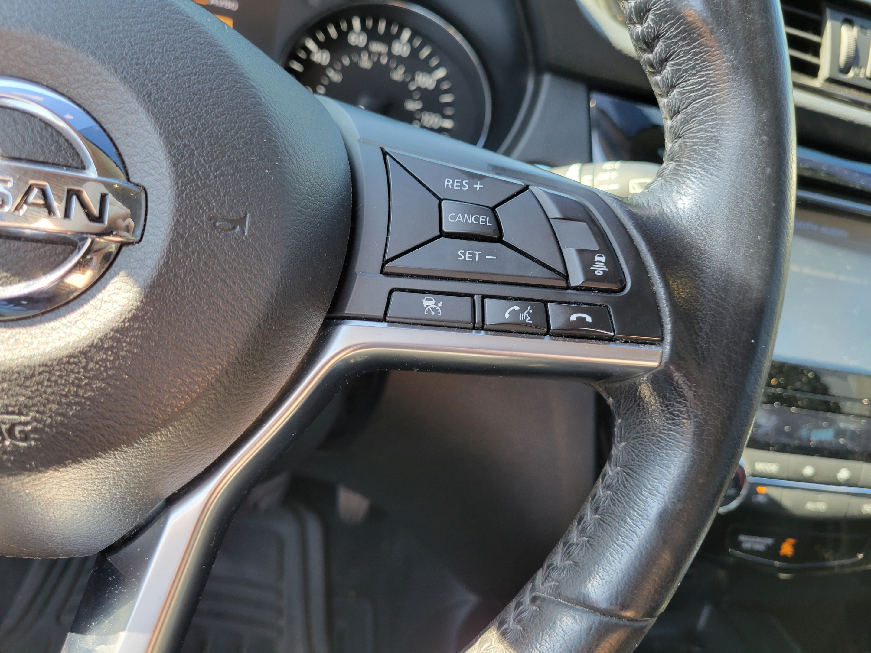 Used 2018 Nissan Rogue Sport SL FWD image 22
