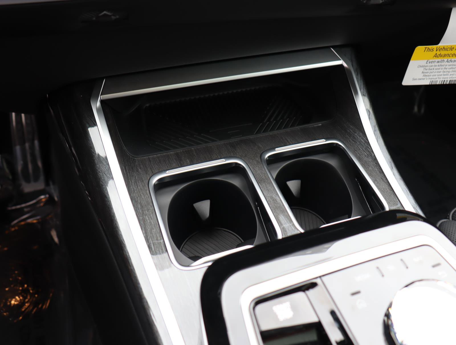 New 2026 BMW 750e xDrive w/ Premium Package image 26