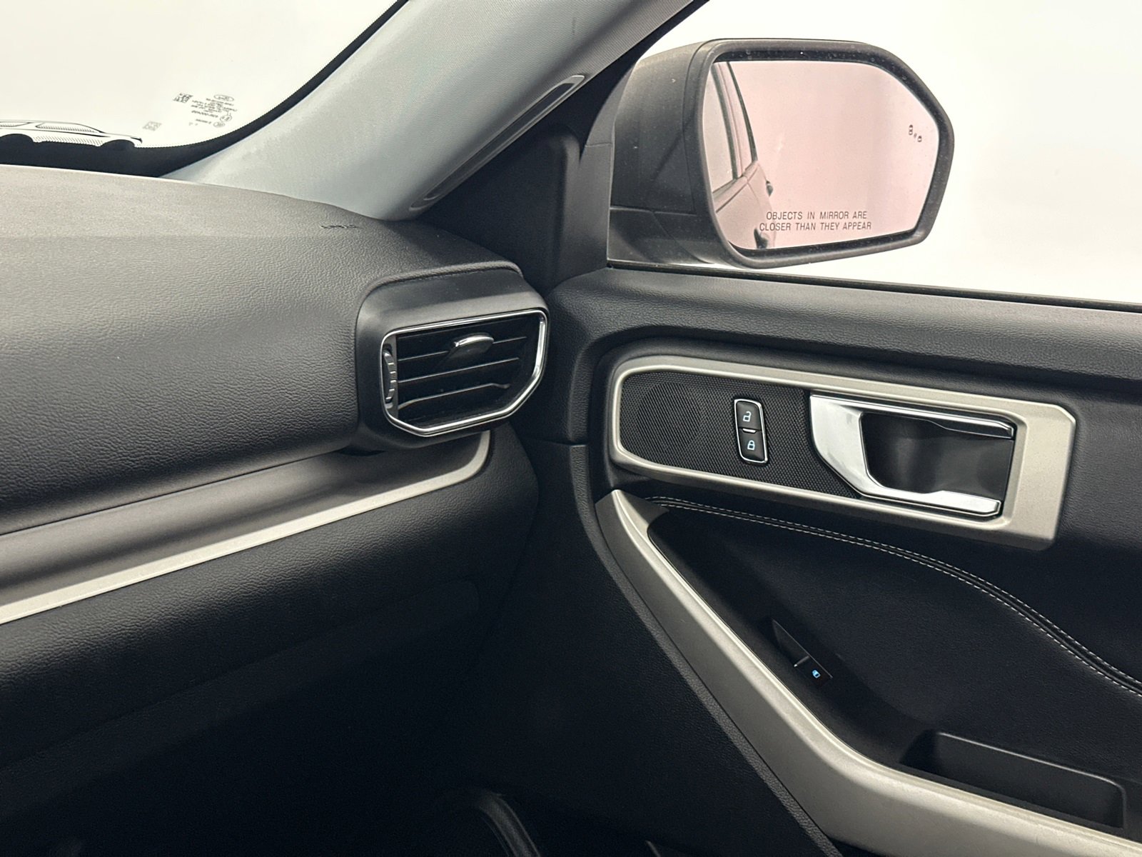 Used 2022 Ford Explorer XLT w/ Equipment Group 202A image 33