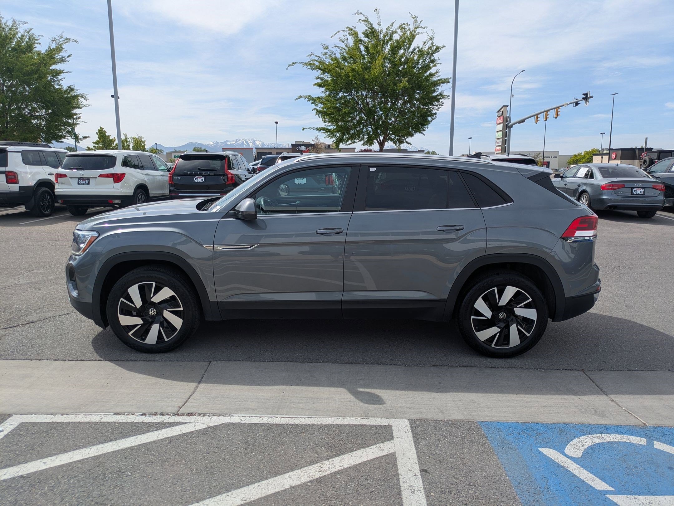Used 2025 Volkswagen Atlas Cross Sport SE image 10