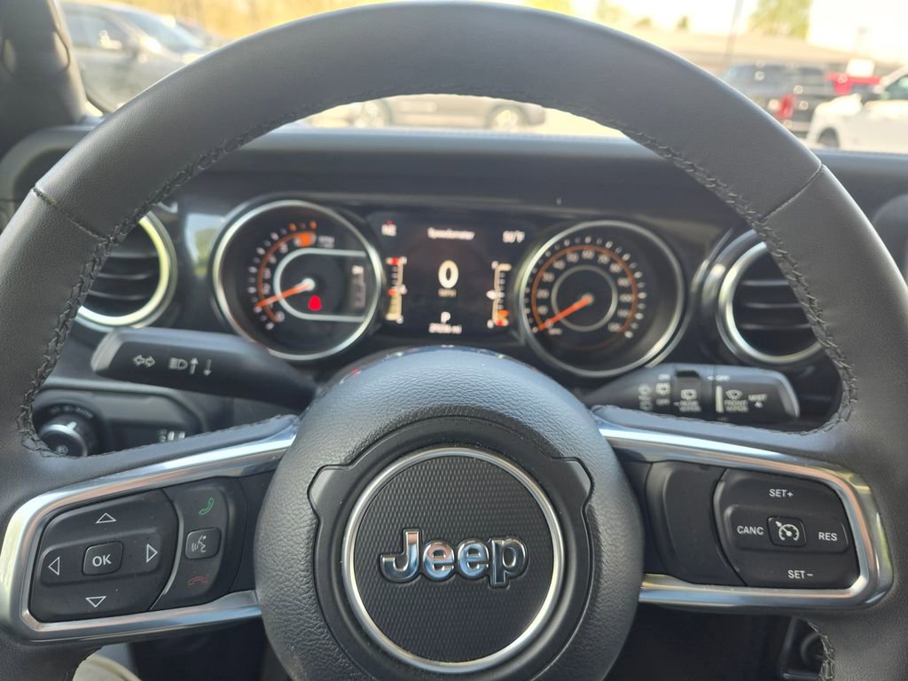 Used 2023 Jeep Wrangler Unlimited Sahara AWD/4WD image 13