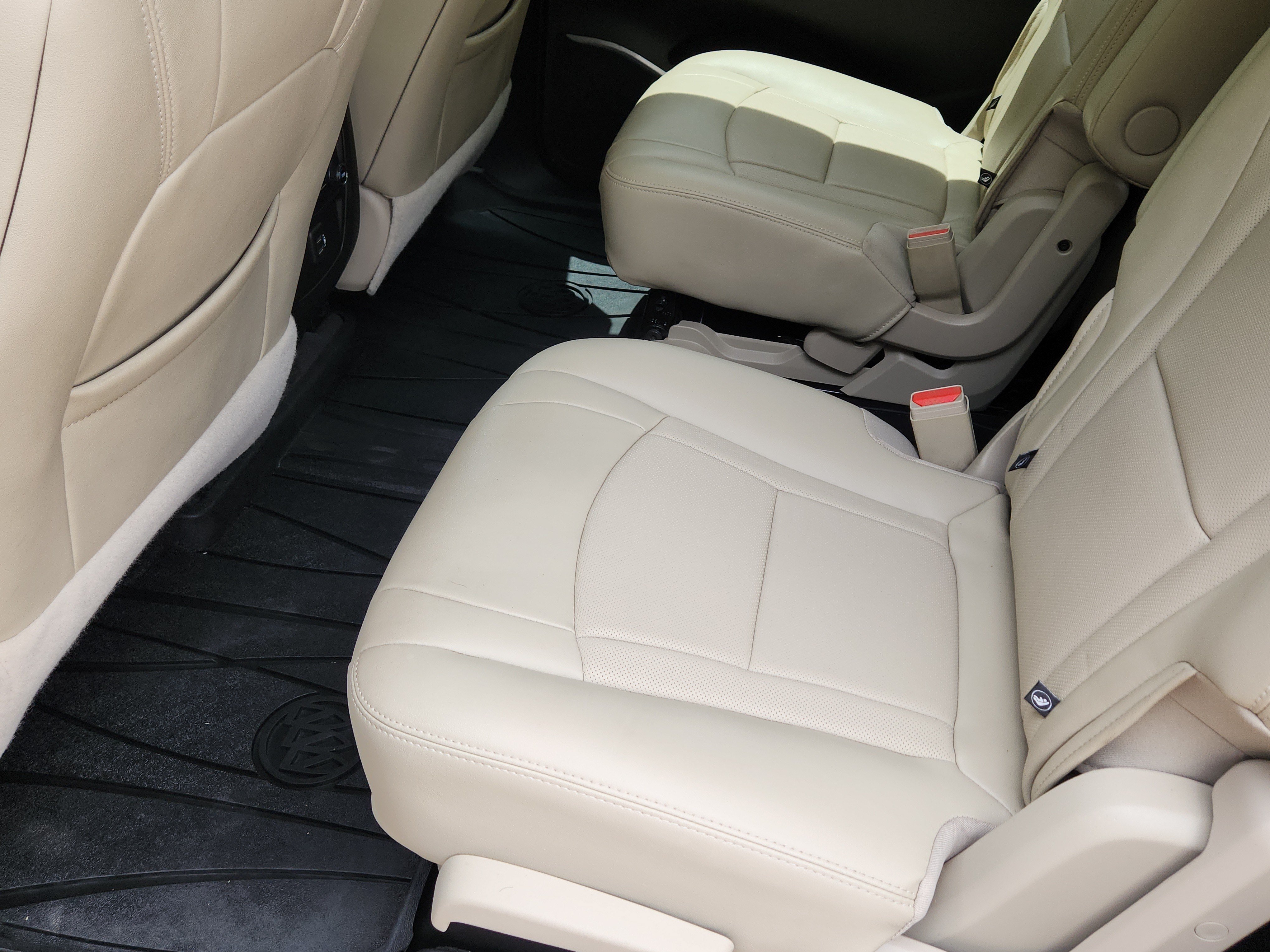 Used 2020 Buick Enclave Essence w/ LPO, Floor Liner Package AWD/4WD image 9