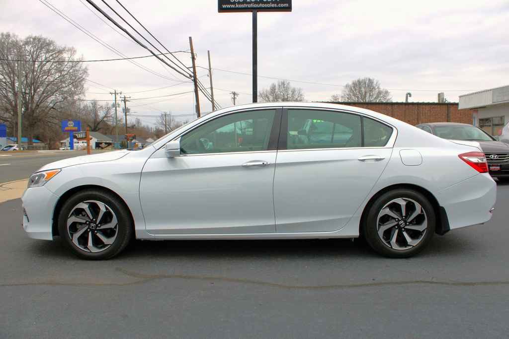 Used 2017 Honda Accord EX-L image 2