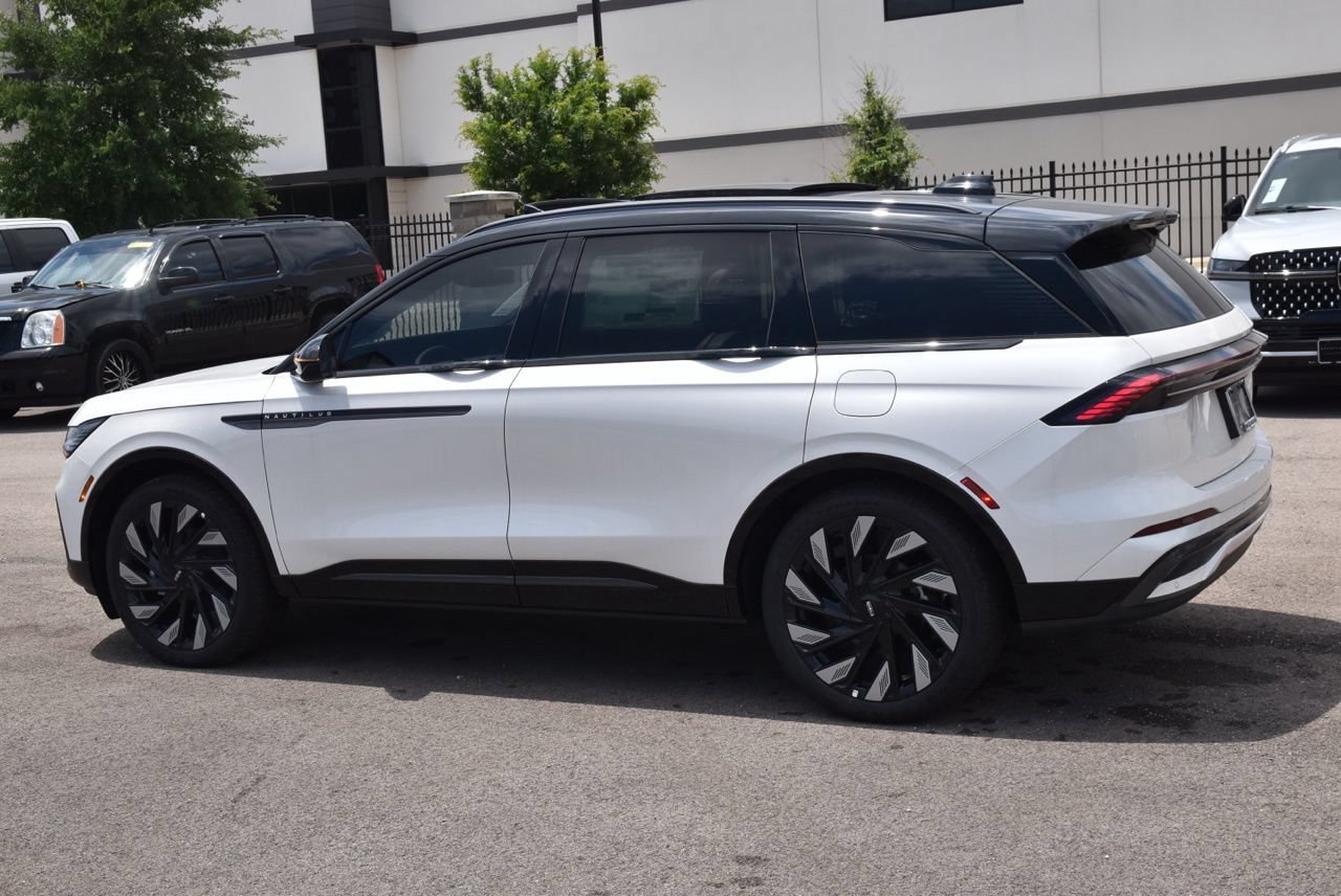 New 2026 Lincoln Nautilus Reserve w/ Jet Appearance Package AWD/4WD image 16