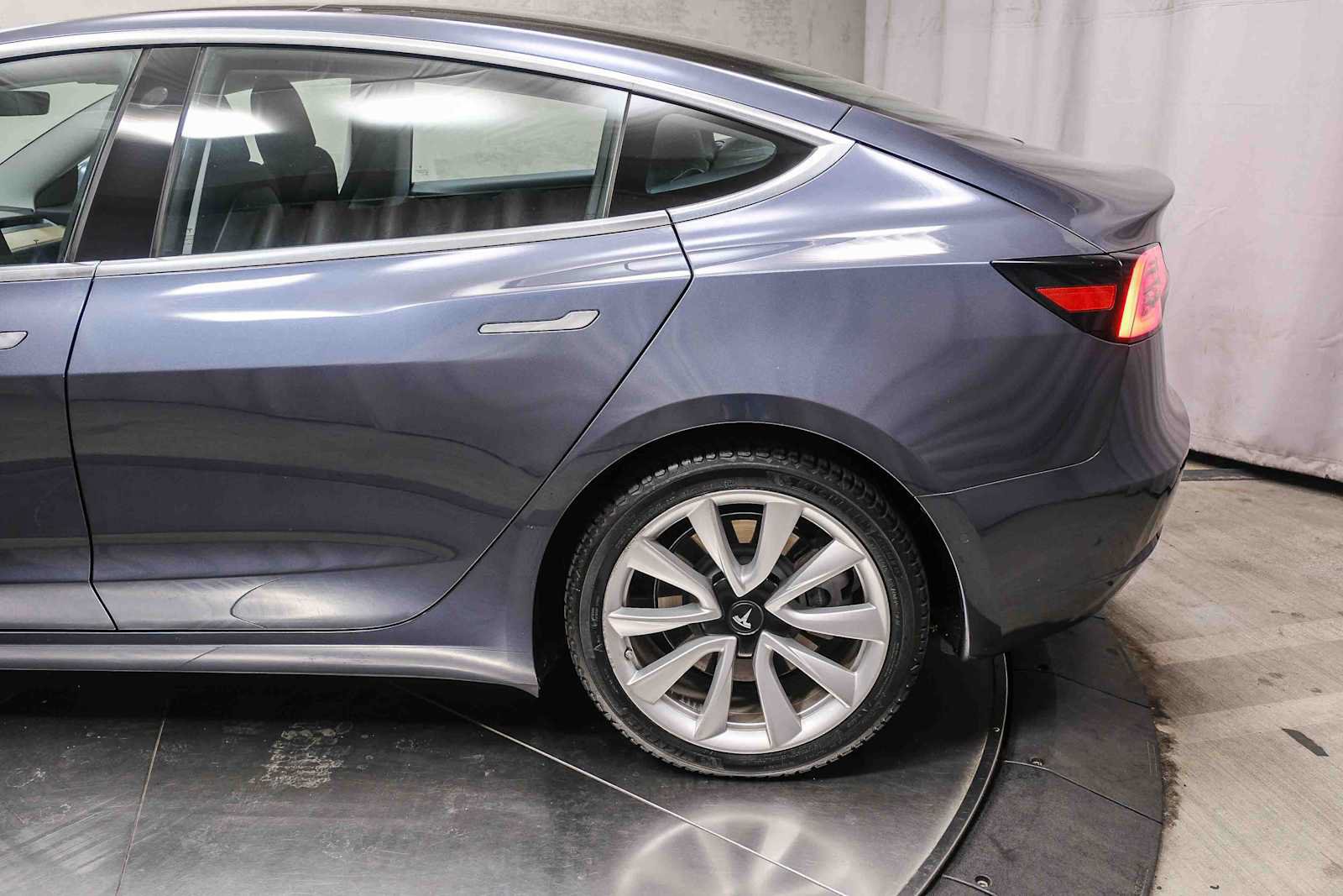 Used 2018 Tesla Model 3 Long Range RWD image 8