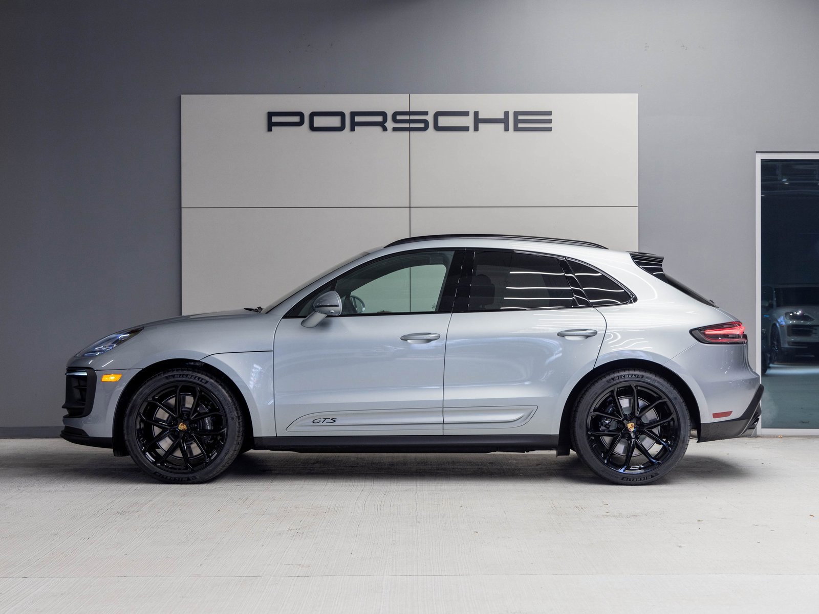 New 2026 Porsche Macan GTS image 2