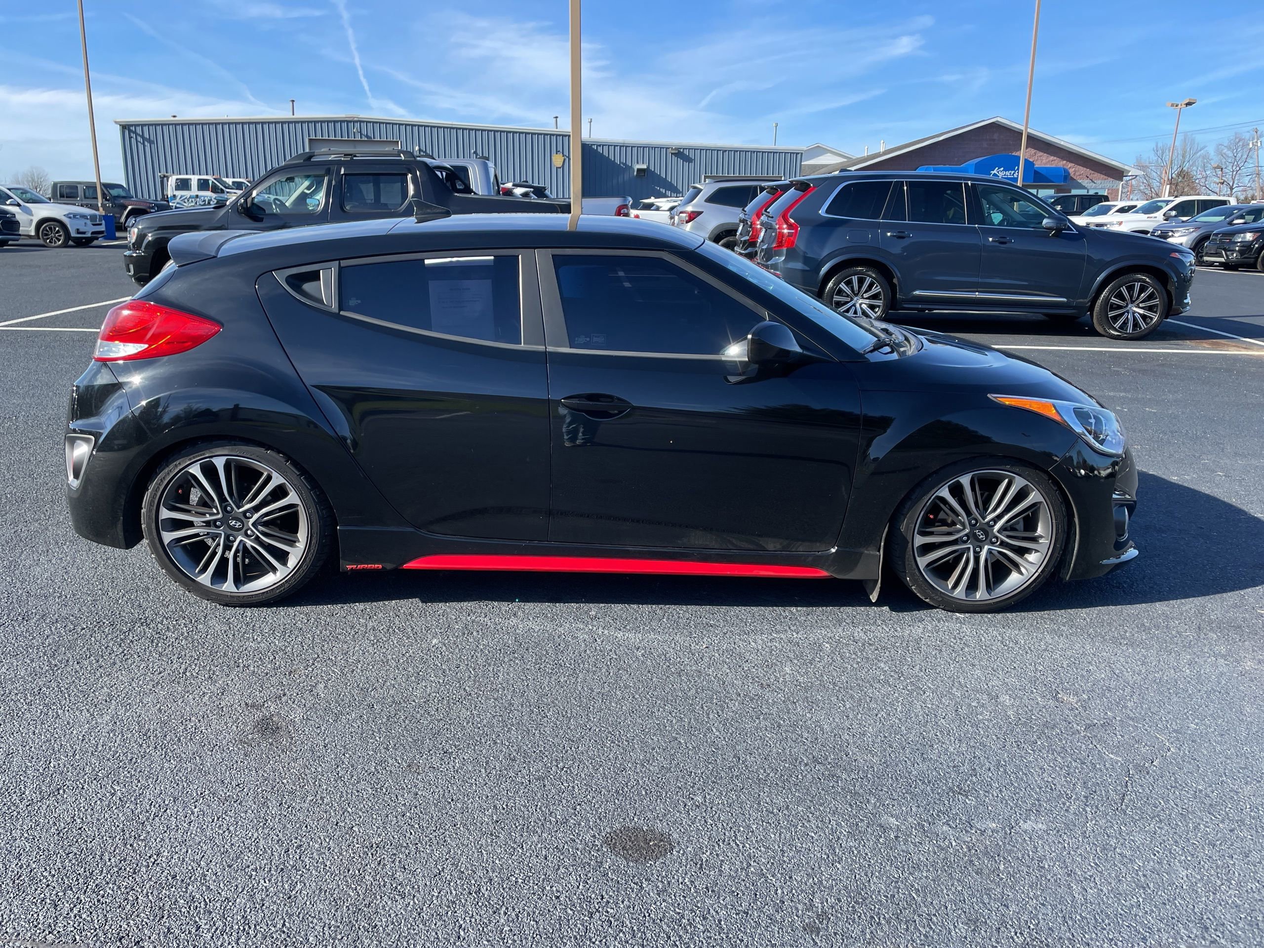 Used 2017 Hyundai Veloster Turbo R-Spec image 7