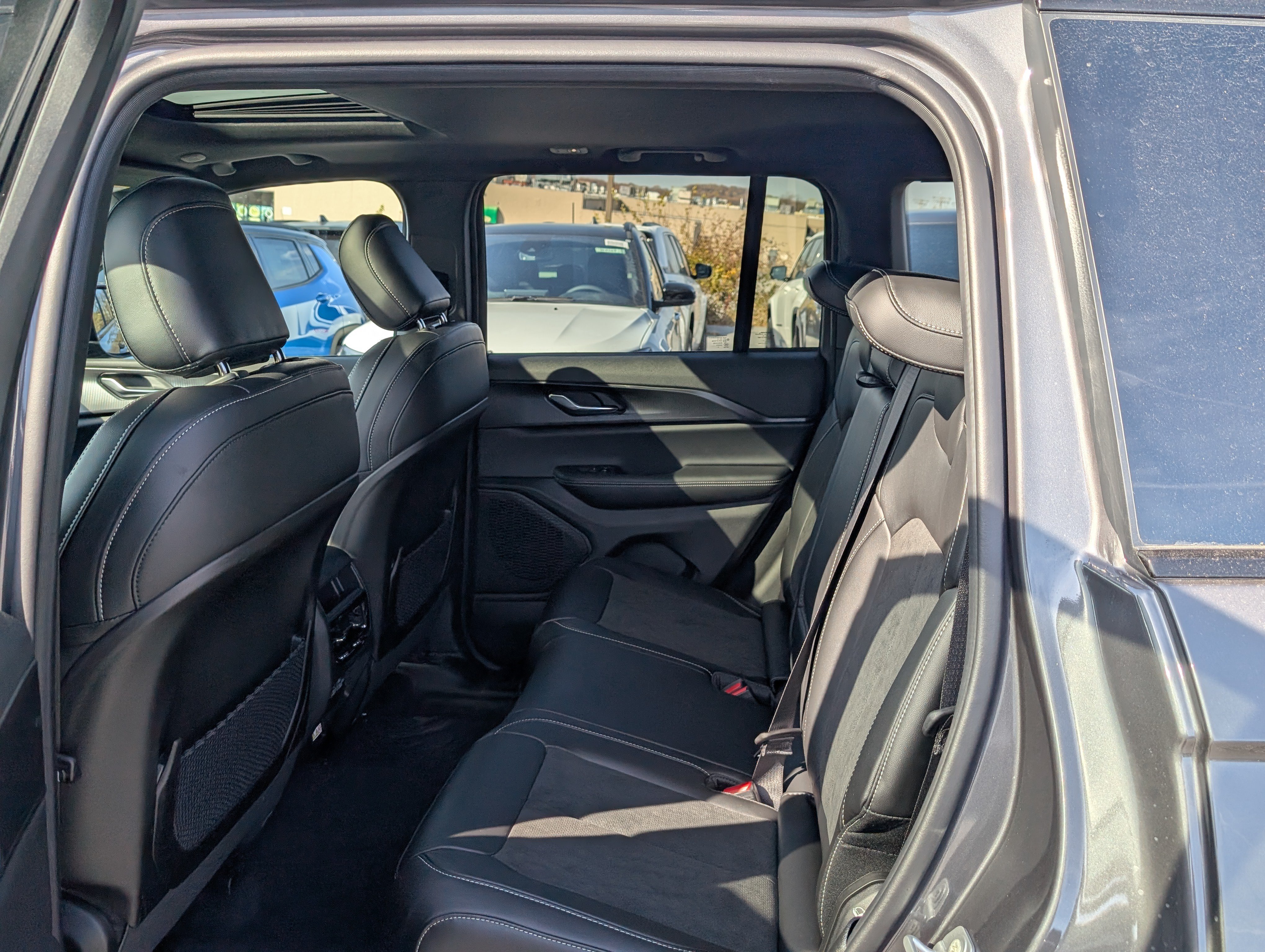 New 2025 Jeep Grand Cherokee Altitude AWD/4WD image 13