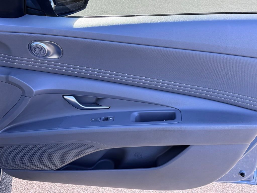 Used 2022 Hyundai Elantra SEL w/ Convenience + Premium Package image 29