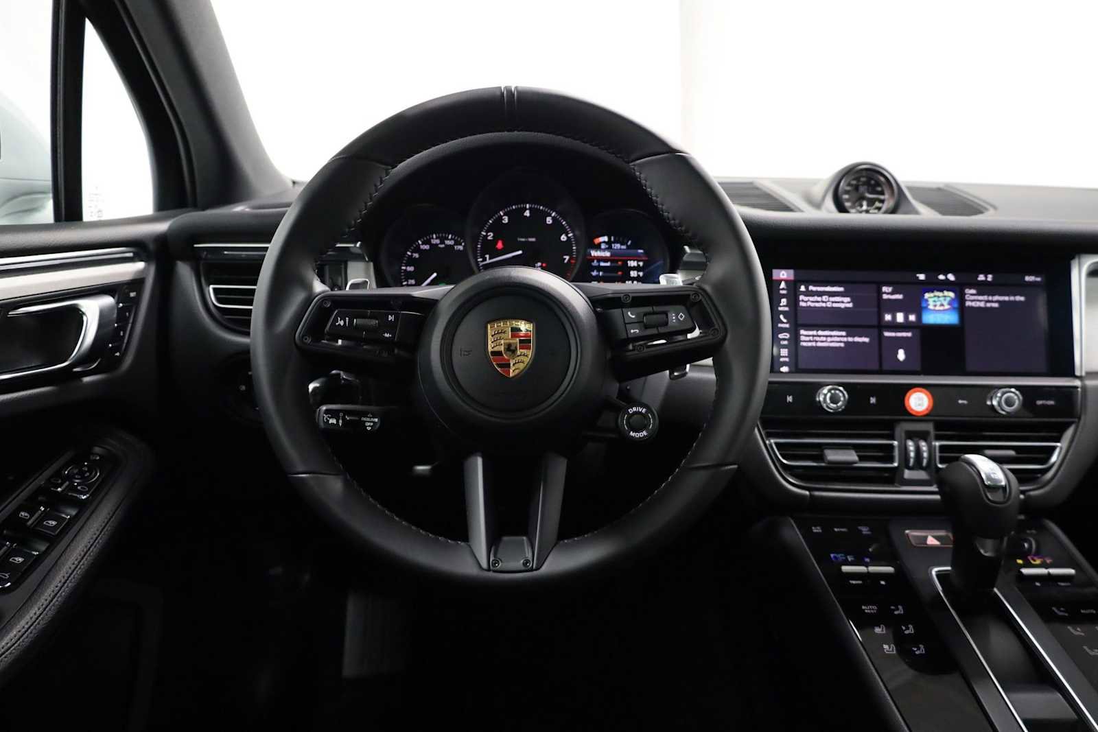 Certified 2026 Porsche Macan image 23