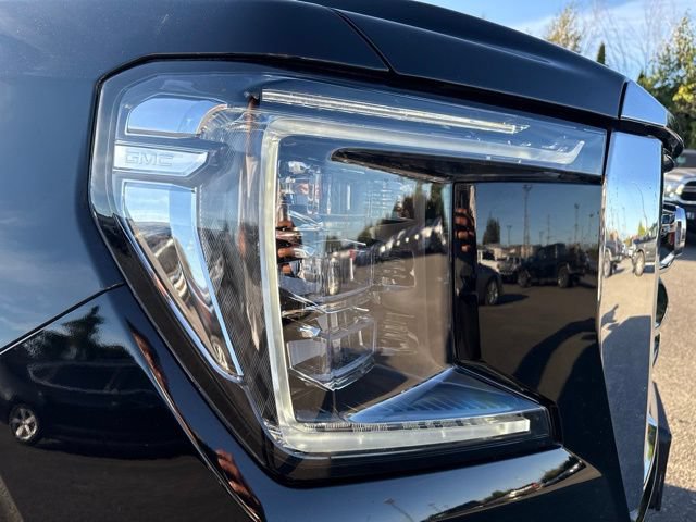 Used 2024 GMC Yukon XL SLT w/ SLT Luxury Package AWD/4WD image 9