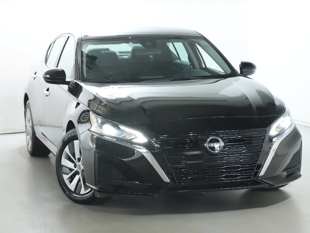 Used 2023 Nissan Altima 2.5 S FWD image 2