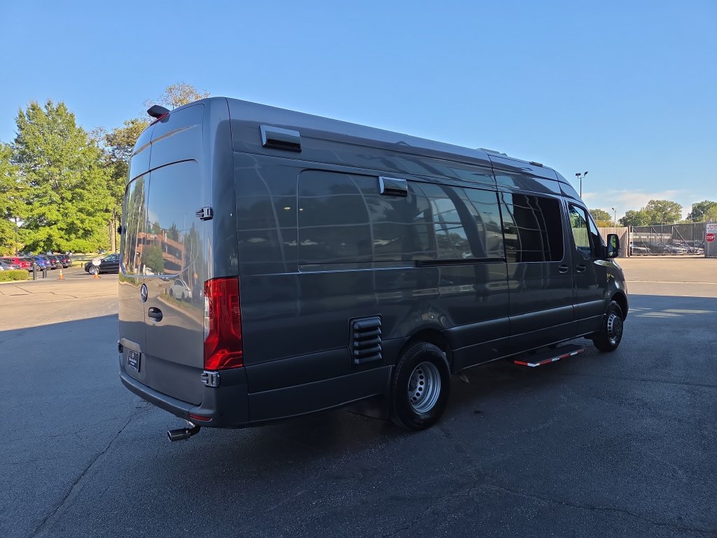 Used 2022 Mercedes-Benz Sprinter 4500 image 7