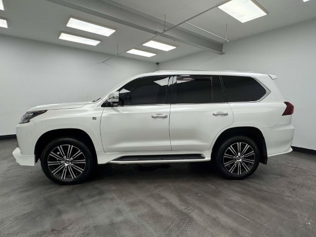 Used 2019 Lexus LX 570 4WD w/ Luxury Package image 11