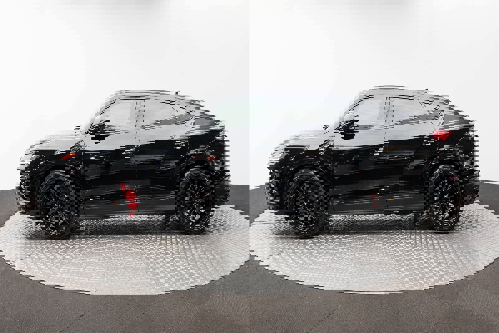 Used 2022 Lamborghini Urus image 3