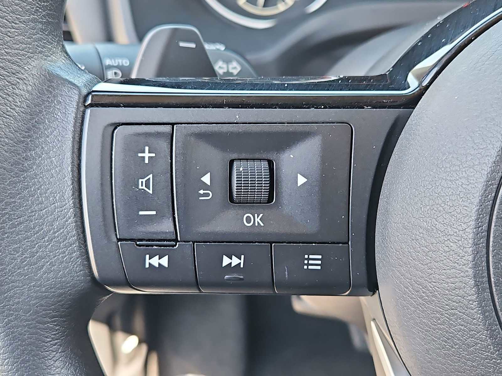 Used 2022 Nissan Rogue SV FWD image 23