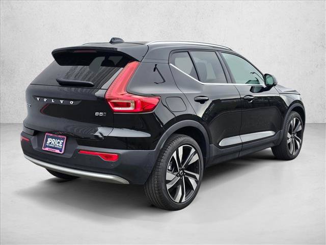 Used 2025 Volvo XC40 B5 Plus AWD/4WD image 5