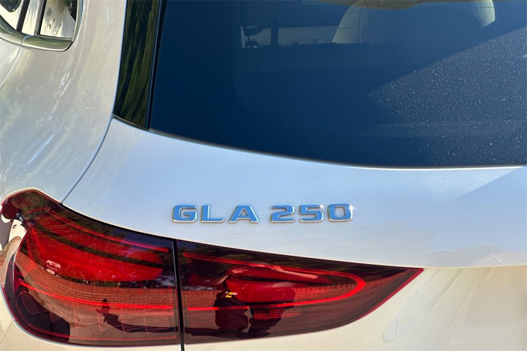 Certified 2025 Mercedes-Benz GLA 250 image 38