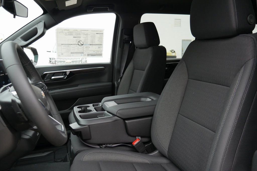 New 2026 Chevrolet Suburban LS image 9