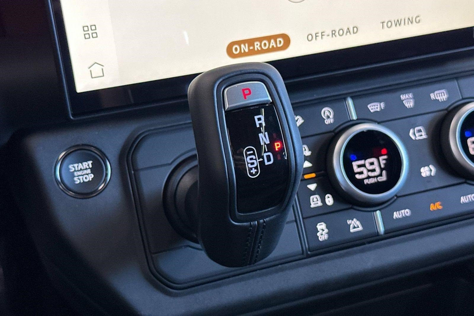 New 2026 Land Rover Defender 110 X-Dynamic SE AWD/4WD image 18