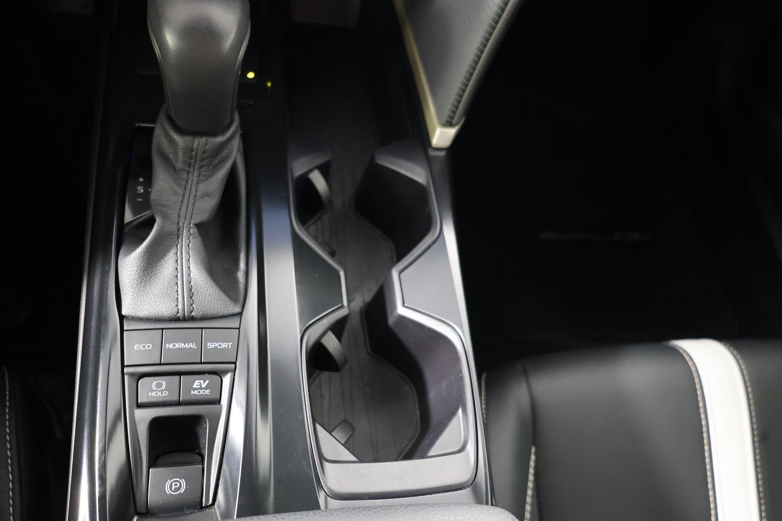 Used 2025 Toyota Camry SE FWD image 18