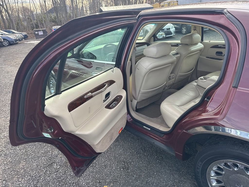 Used 2000 Lincoln Town Car Cartier image 40