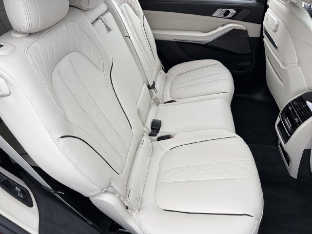 Used 2025 BMW X7 xDrive40i w/ Premium Package AWD/4WD image 15