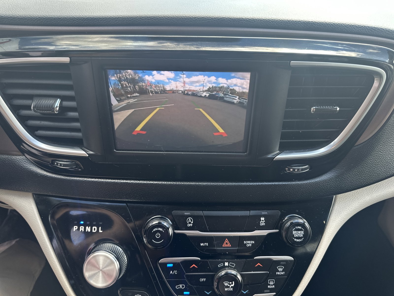 Used 2023 Chrysler Voyager LX FWD image 17