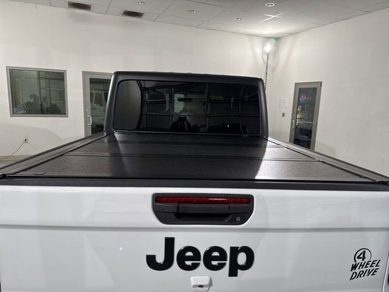 Used 2022 Jeep Gladiator Willys image 9