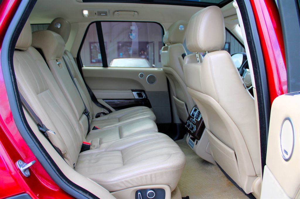 Used 2017 Land Rover Range Rover HSE image 15