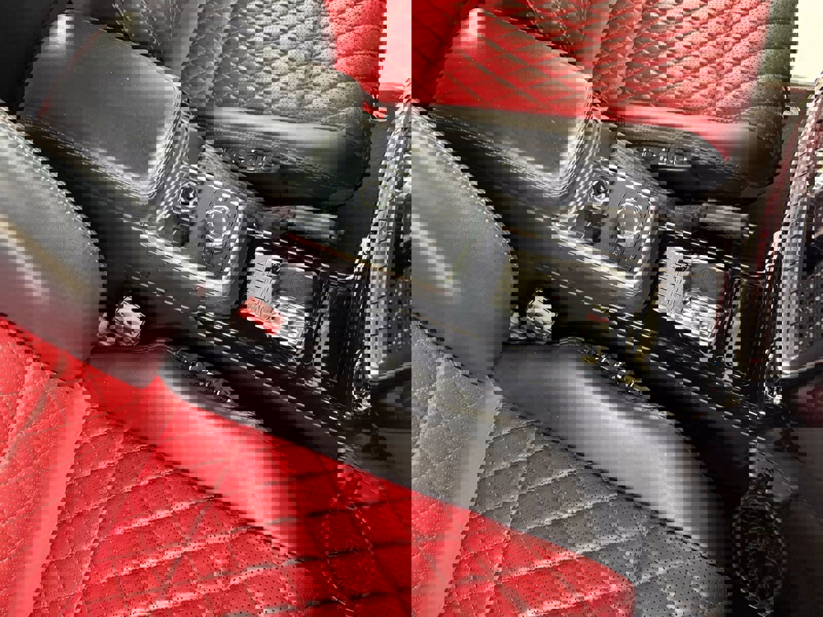 Used 2014 Mercedes-Benz G 63 AMG 4MATIC image 38