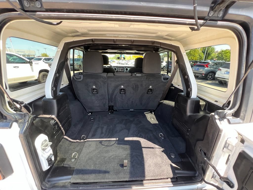 Used 2019 Jeep Wrangler Unlimited Sahara AWD/4WD image 21