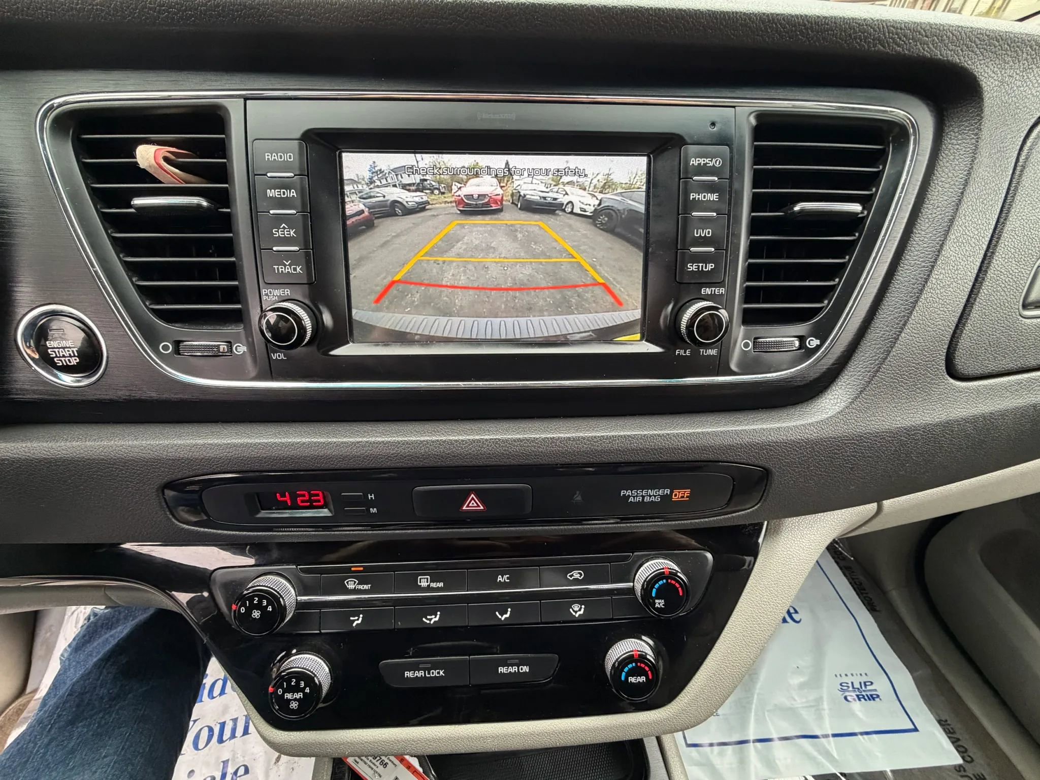 Used 2017 Kia Sedona LX w/ LX Essentials Premium Package FWD image 13