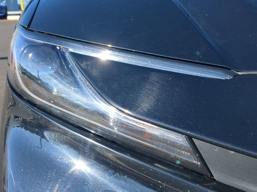 Used 2025 Toyota Camry SE image 9