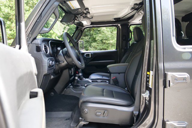 Used 2025 Jeep Gladiator Sport image 28